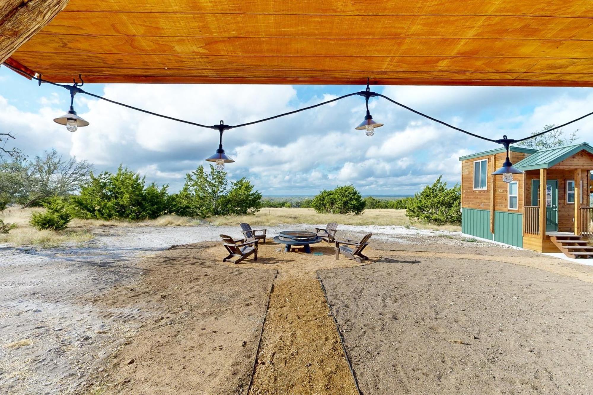 Red Cabin On The Ranch Hotel Harper Exterior photo