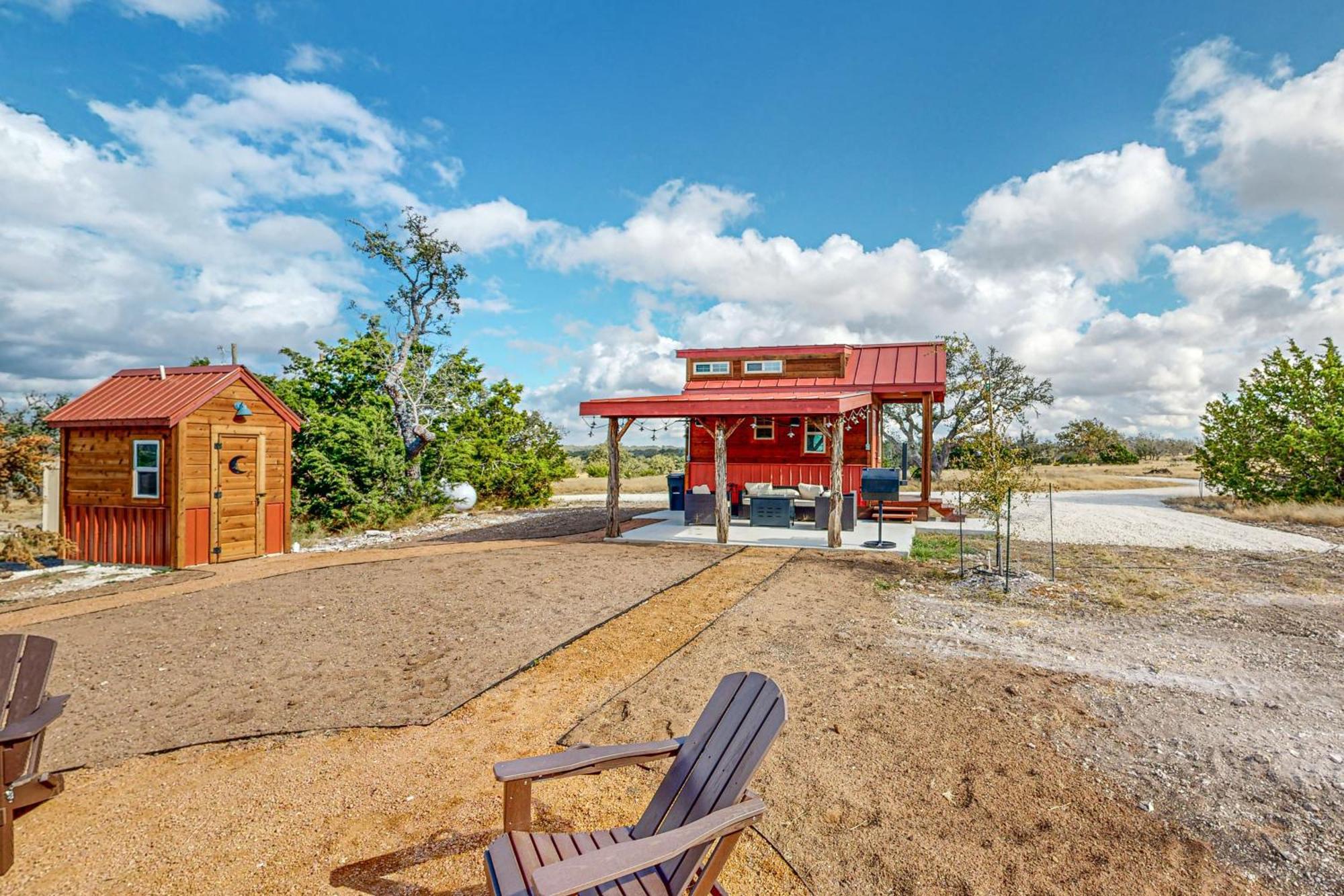 Red Cabin On The Ranch Hotel Harper Exterior photo