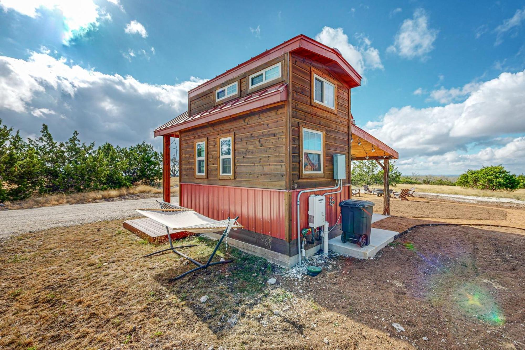 Red Cabin On The Ranch Hotel Harper Exterior photo