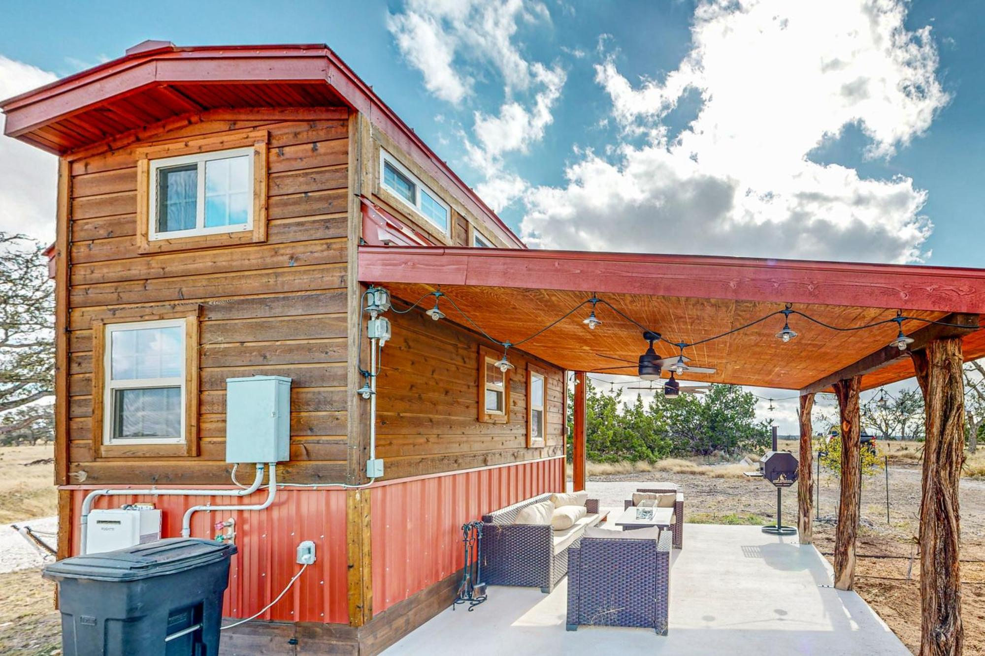 Red Cabin On The Ranch Hotel Harper Exterior photo